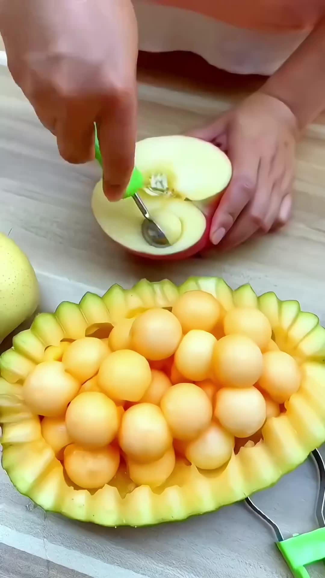 Satu pisau banyak fungsi, buat tampilan buah jadi cantik 