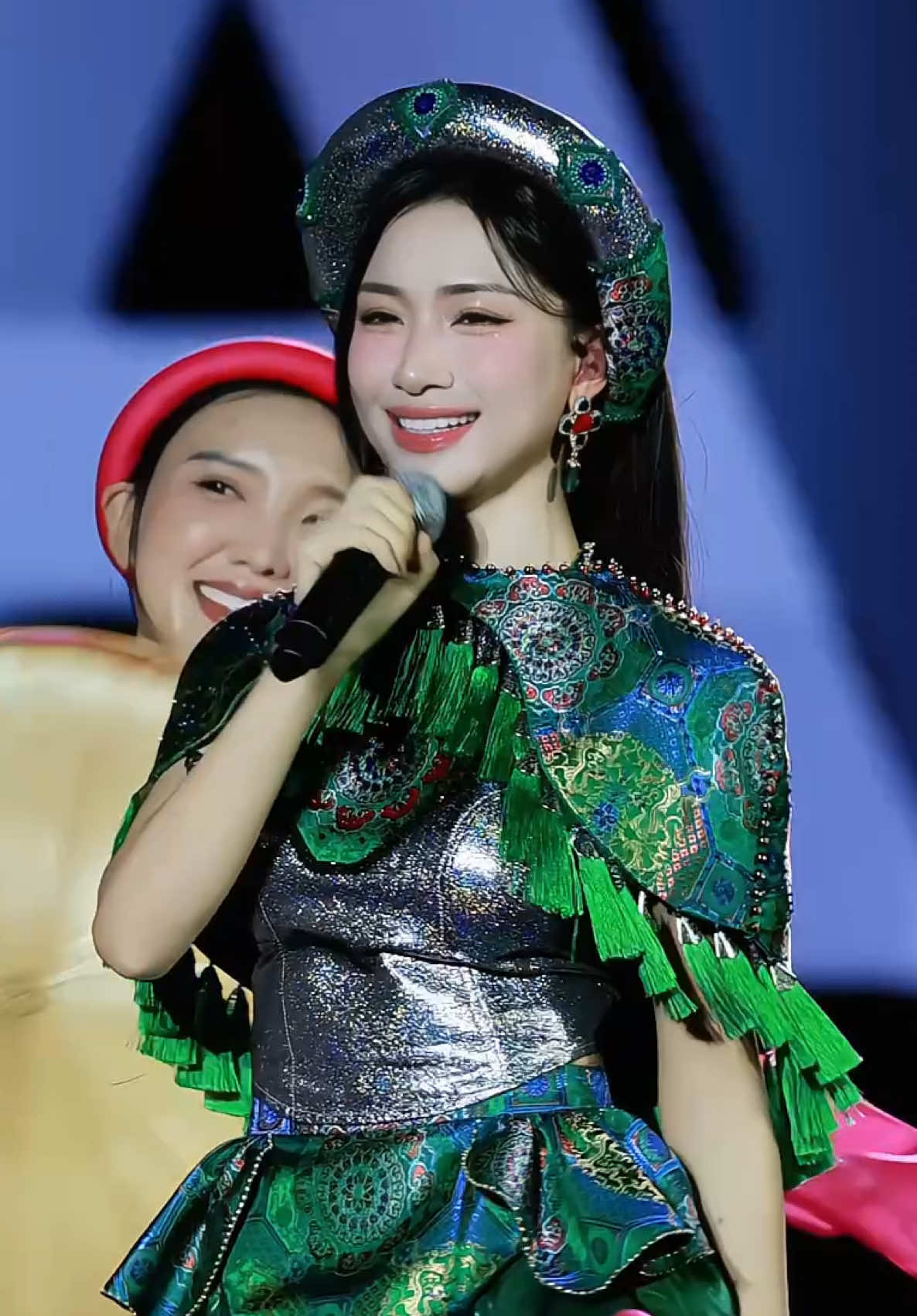 Hoà minzy tại concert hôm qua , bắc bling ơiiii #hoaminzy #saonhapngu #nhanstudio @Hoà Minzy 