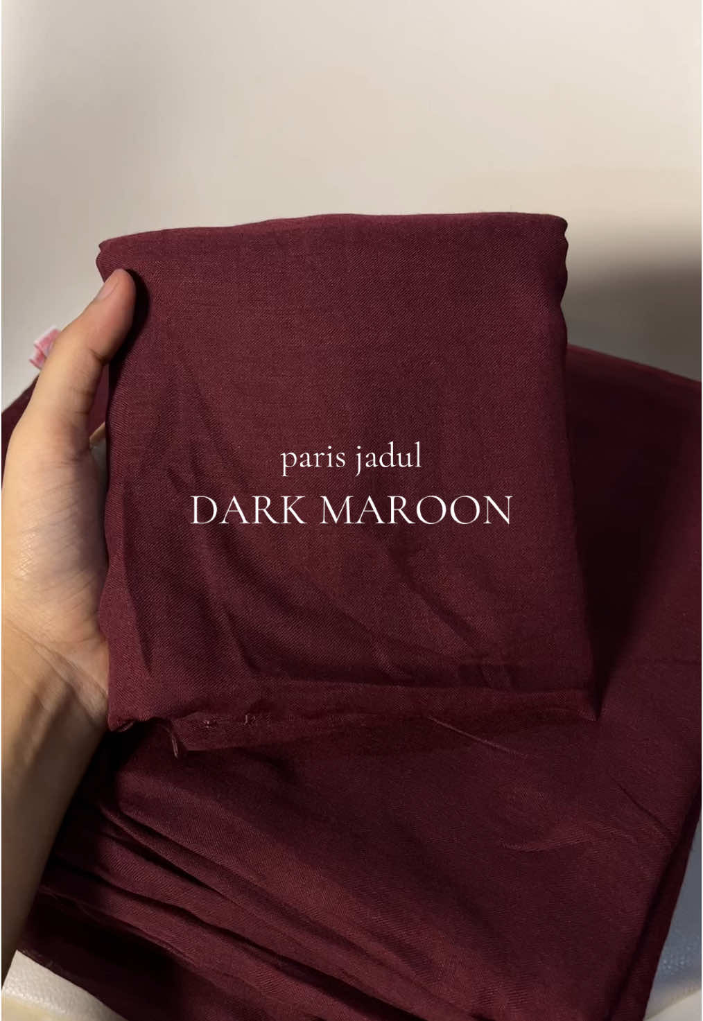 yg bosen sama burgundy bisa ke warna dark maroon yaww ga kalah ckp 😍💗💗 #neiscarf #parisjadul 