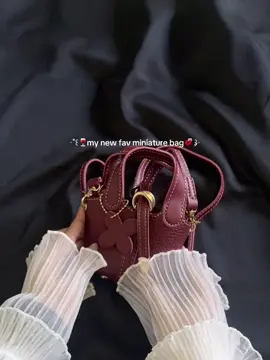 mini bag 🤏🏻 🍒💃🏻💋 #bag #minibag #miniature 