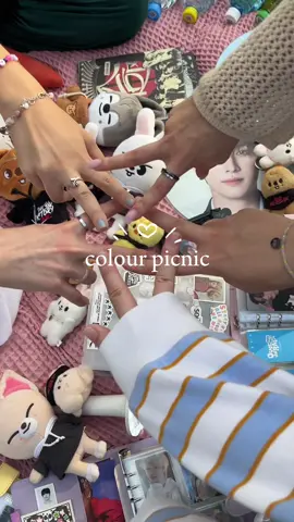 colour picnic challenge                               #picnic #picnicchallenge #rainbowpicnic #picnicaestetic #aesthetic #straykids #stay #picnicdate #fyp #fypage #colourpicnic 
