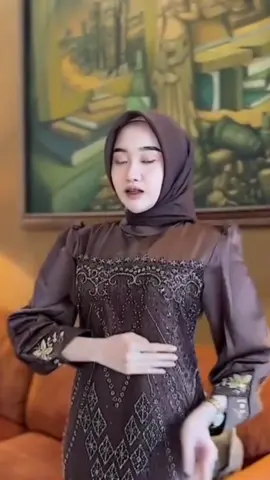 Gamis kondangan bahan satin link mix Berukat,cakep giniii 100 k aja😍😍#gamis #dreskondangan #dresspressbody #gamiskekinian#fypシ゚ 