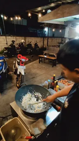goyang sek boskuh... monggo mampir 😊🙏#CapCut #fypviralシ #wajanbajahitam #wajanantilengket #wajanchinesefood #nasigorengkakilima #nasigorengbosskoki #wokchinesefood #kwalirange #nasigorengsidoarjo #bypassjuanda #kulinerjuanda 