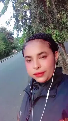 dari pd memikirkan sesuatu yg hanya membuat mu skt,lebih baik jln sante sambil menghirup udara yg membuat mu segar.😁😁