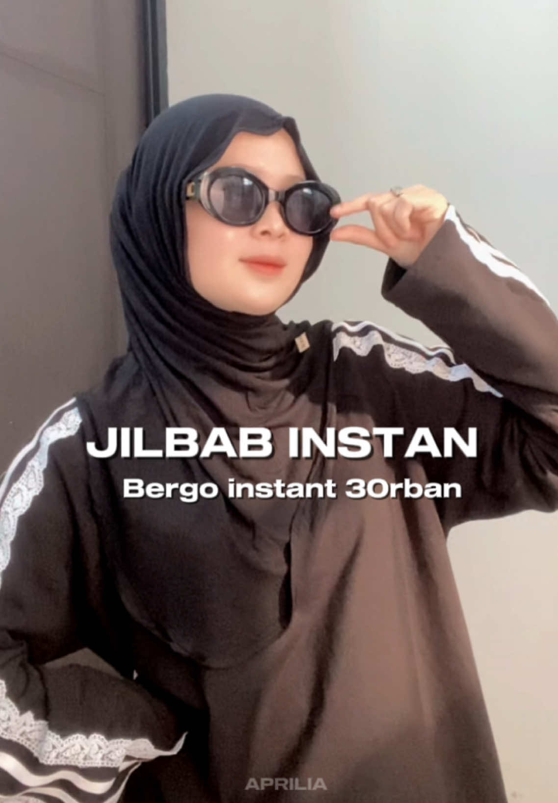 Nih yg kemaren pada tanyain jilbab yg aku pake, btw ini jilbab bergo instan gitu yah, harganya cuman 30rban aja, cek out sekrang sebelum gak kebagian.. #jilbabinstan #hijab #jilbabbergo #hijabergomurah #hijabkaos 