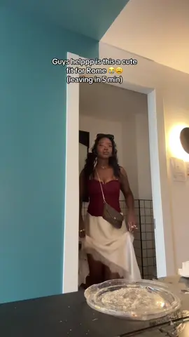 ahhh idkkk if it’s givinggg #fy #outfitinspo #fitcheck #foryou #rome 