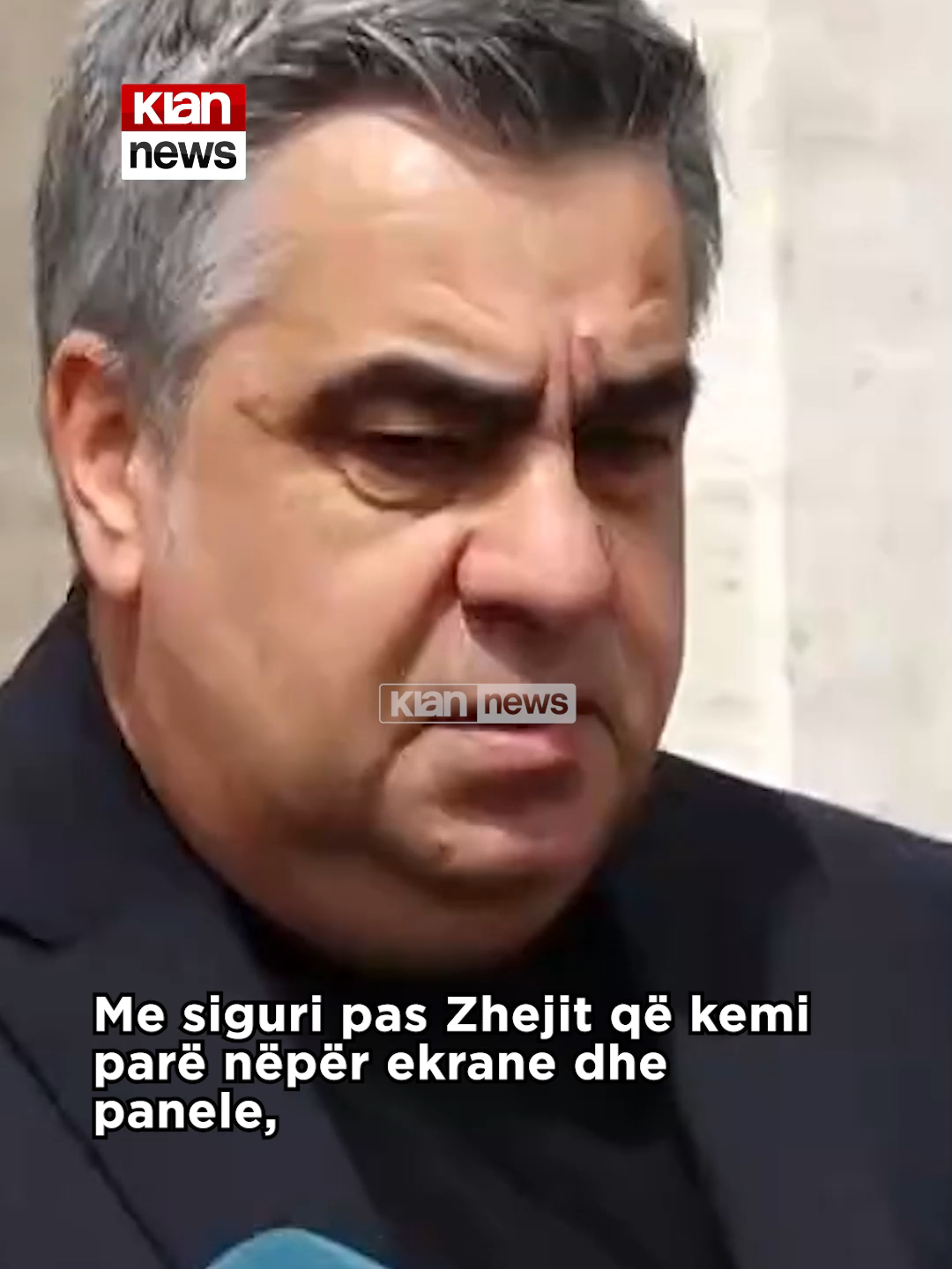 “Ikje shumë e parakohshme”/ Blendi Gonxhja në homazhet në nder të Artur Zhejit Kanë nisur këtë të hënë në orën 10:00 në ambientet e Universitetit të Arteve të Bukura homazhet në nder të gazetarit dhe publicistit të njohur, Artur Zheji. LEXO MË SHUMË NË TVKLAN.AL #TvKlan #News #arturzheji #homazhe