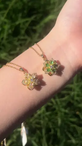 Spinning necklaces 🌼✨#fyp #necklace #jewelry #flowers #spinning 