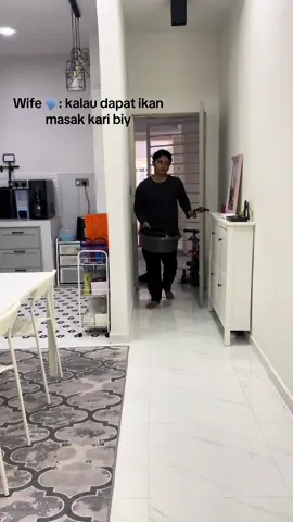 Balik mancing terus kedapur.. bila tengok isteri menikmati setiap suapan hilang rasa penat.. #kariikan #fyp 