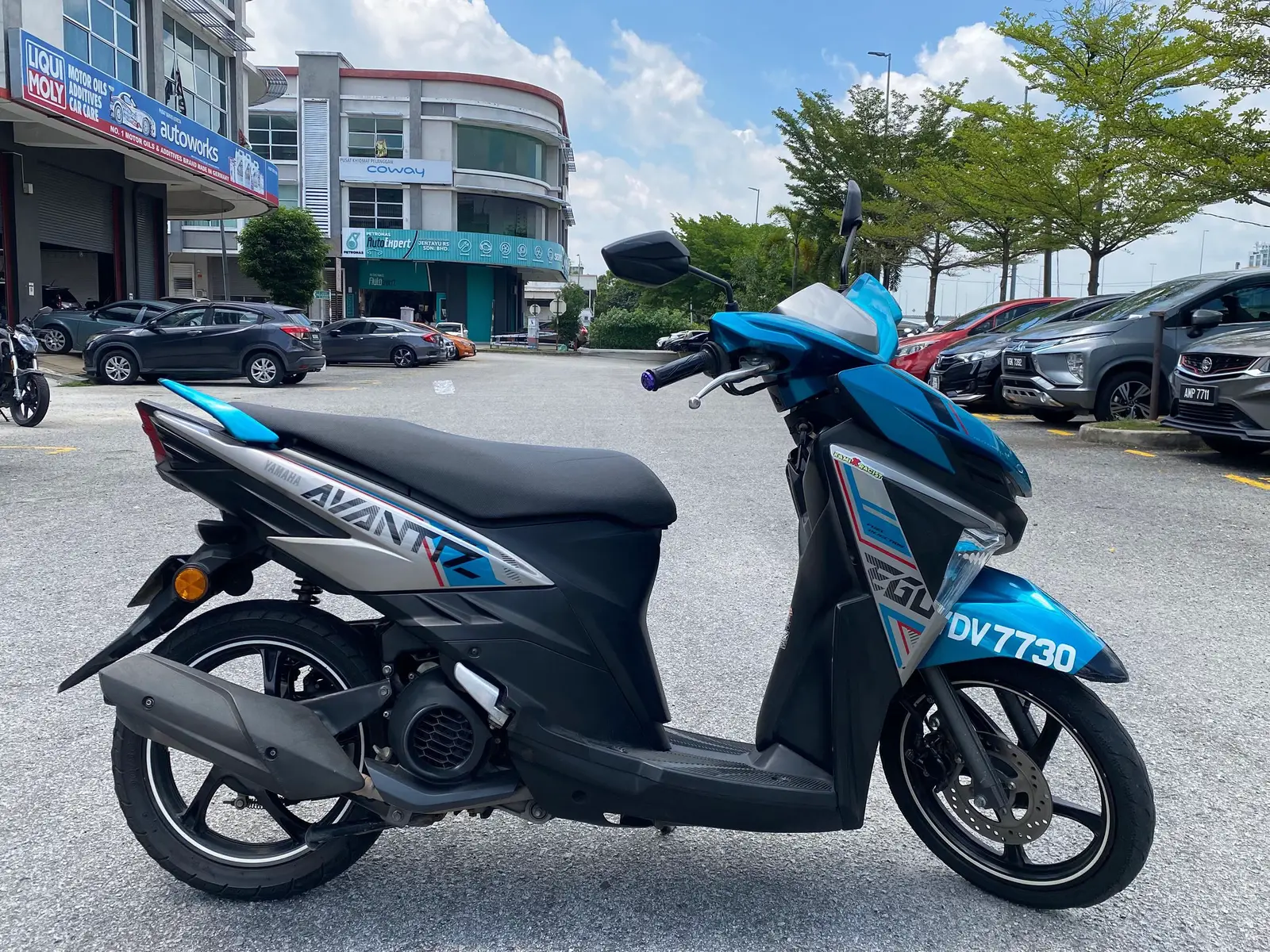 2019 Yamaha Ego Avantiz 125 Scooter Promo 1 Year Warranty RM3880 ( Cash Siap Tukar Nama )  1 Owner 60k Mileage Good condition Credit card ez pay Deposit 0 107x3yrs Aeon Loan Deposit 300 1++x3yrs CALL/Whatsapp Kelvin -014-6572740 https://wa.me/60146572740 ERNEST NG - 012-3475767 https://wa.me/60123475767 Nak Jual Motor Anda ? *Datang ICITY MOTOWORLD * *Kita Boleh Beli Tanpa Trade In * * MOTOR TUKAR JADI CASH * * 50cc sampai 2000cc pun blh * CALL/Whatsapp SALES Manager >>>ERNEST NG - 012-3475767 https://wa.me/60123475767 + Boleh TRADE IN, HARGA tinggi + Swasta/Kerajaan layak utk memohon + Penghantaran sampai depan rumah + Trusted Seller + Rebat Dan Hadiah Menarik Menanti + Luar KL & SELANGOR sangat dialu2 alukan + PENGHANTARAN SELURUH Malaysia + PROVIDE CHANGE NEW NUMBER PLATE SERVICES + INTERCHANGE SERVICES + INSPECTION PUSPAKOM SERVICE + EASY LOAN APPLY SERVICE WE DOING AFTER SALES SERVICES + RENEW INSURANCE + RENEW ROADTAX Lokasi Kedai/ Location: HQ- Shah Alam icity 1 Jalan Keluli 7/110 seksyen 7 40000 Shah Alam selangor (Waze Benelli best shop Shah Alam ) BUSINESS HOUR : Isnin ~ Sabtu : 9.00AM - 7.00PM #Yamaha #Ego #Avantiz125i