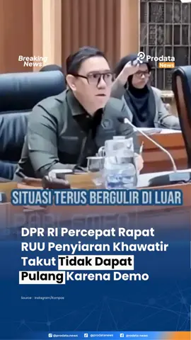 Komisi I DPR RI mempercepat jalannya rapat dengar pendapat umum (RDPU) terkait Rancangan Undang-Undang (RUU) Penyiaran, Senin (25/8/2025). Dalam rapat tersebut, Komisi I menghadirkan sejumlah narasumber, yakni perwakilan Majelis Ulama Indonesia (MUI), Konferensi Waligereja Indonesia (KWI), serta Koordinator Komite Nasional Pengendalian Tembakau. Rapat yang biasanya berlangsung lebih panjang itu hanya berjalan sekitar 30 menit. Setelah mendengar paparan narasumber, Dave langsung menutup agenda tanpa ada sesi pendalaman.  📰 Kompas #prodatanews #beritaterkini #Aksi #Demo25Agustus #DPR 