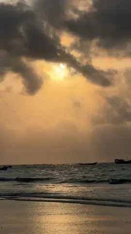 Maxaa kuu fudud: inaad dhegaysato codka badda mise codka qalbigaaga?