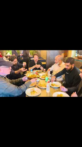 لندن میں ایک پروقار دعوت کا انعقاد جس میں معزز شخصیات نے شرکت کی۔  جناب مشتاق احمد شیخ صاحب، جناب ظلفقار خان (KTS)، تحصیل ممبر اختر نواز خان مرحوم کے صاحبزادے سعد خان،  معزز امجد خان تنولی (چیف آف اوگیار) بھی شریک ہوئے۔ Saad Nawaz Mughal# Mushtaq Ahmed Sheikh @.  Zulfiqar 