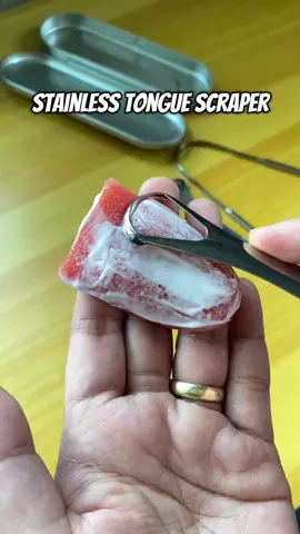 di ka naglilinis ng dila mo noh? eeww.. bili ka na tag 25 lang to. #tonguescraper #tonguecleaning #tonguecleaner #oralhygiene 