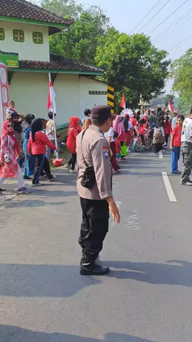 Bhabinksmtibmas Desa Rejosari memberikan pelayanan buat masyarakat agar masyarakat aman 