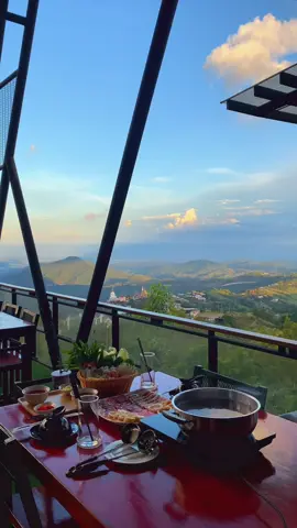 ที่มาของคำว่า ‘‘ อาหารหลักร้อย ’’ วิว หลักล้าน😲🥰📸🏔️#เลอบรูมเขาค้อ #ชาบู #ที่พักบนดอย  #lebrumekhaokho #วิวจากบนร้านอาหาร 