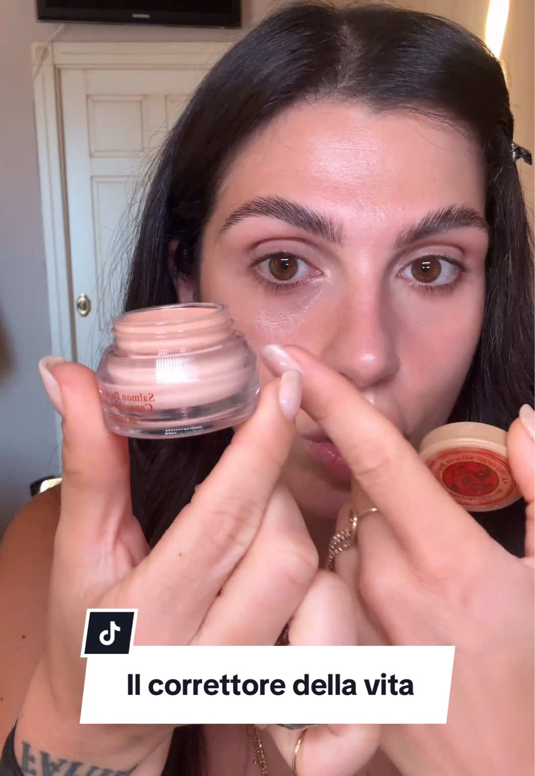 Questo correttore è la vitaaa! 🥹@skinfood_global Salmon Dark Circle Concealer Cream n.01 Blooming @YesStyle ANGMUA12  Correte a comprarlo e giuro che lo amerete anche voiii 🫶🏻 #concealerhack #makeuphacks #MakeUpTips #koreanmakeup #concealer 