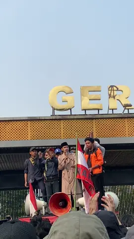 Kami cinta indonesia tapi tidak dengan sistemnya kami cinta indonesia tapi tidak dengan koruptornya           @Akanganom313                                   #DPRRI