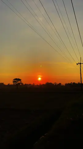 إنه جميل جدا لدرجة أنه من المستحيل الحصول عليه saking indahnya mustahil untuk di miliki. #arabic #arabicquotes #arabicsong #arabicsad #xyzbca 