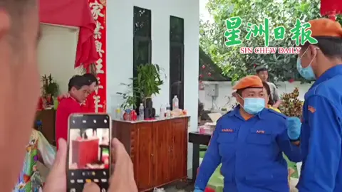昨午在石角金珠盛一带走失的6岁华裔自闭症男童黄凯星（Enrique Bong Kai Cen）安全被寻获！ ​他过后在父亲和祖父的陪同下，由民防局救护车载往医院检查。
