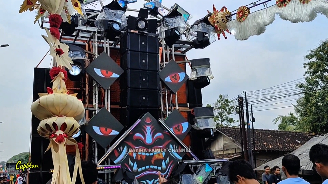 Karnaval Kemadu Sulang Rembang 2025.sudah tayang Di Yt Bayira Family Bolo. #karnavalrembang #fyp #lewatberanda #soundkarnaval #hiburanrakyat #viralvideo #wongcilik 