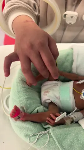 Ya Allah, Kau jagalah anak kecilku Seth mateen yang lahir pramatang 25 minggu ini. Kepada semua, mohon titipkan doa agar dia membesar sihat dan kuat. Amin 🤍 #sethMateen #babypremature #25week #premature 