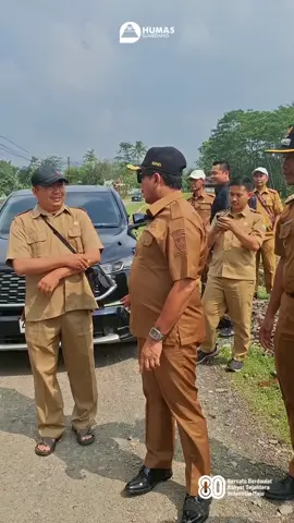 Bupati Sumedang H. Dony Ahmad Munir, telah meninjau aktivitas perbaikan jalan pada ruas Jalan Cigarukgak-Buahdua, di wilayah Kecamatan Buahdua, Senin, 25 Agustus 2025. . Turunnya Pak Bupati ini, sebagai bentuk keseriusan Pemkab Sumedang dalam merespons aspirasi masyarakat yang menginginkan adanya percepatan pembangunan infrastruktur. Dalam kunjungan tersebut, Bupati Sumedang mengajak kepada masyarakat untuk terus mendoakan dan mendukung program pembangunan di Kabupaten Sumedang.