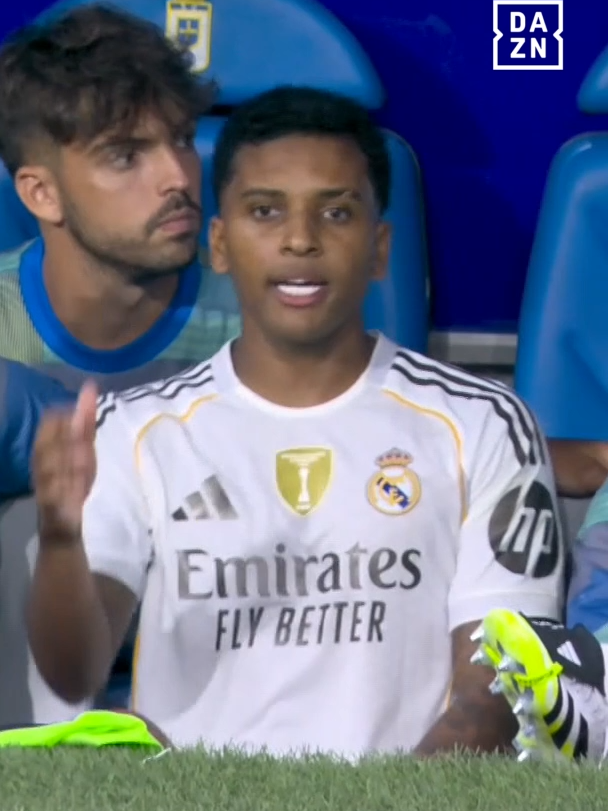 Rodrygo não ficou contente ao ser substituído 🤬  Achas que o brasileiro sai do Real Madrid antes do final da janela de transferências? 🤔 #DAZNLALIGA