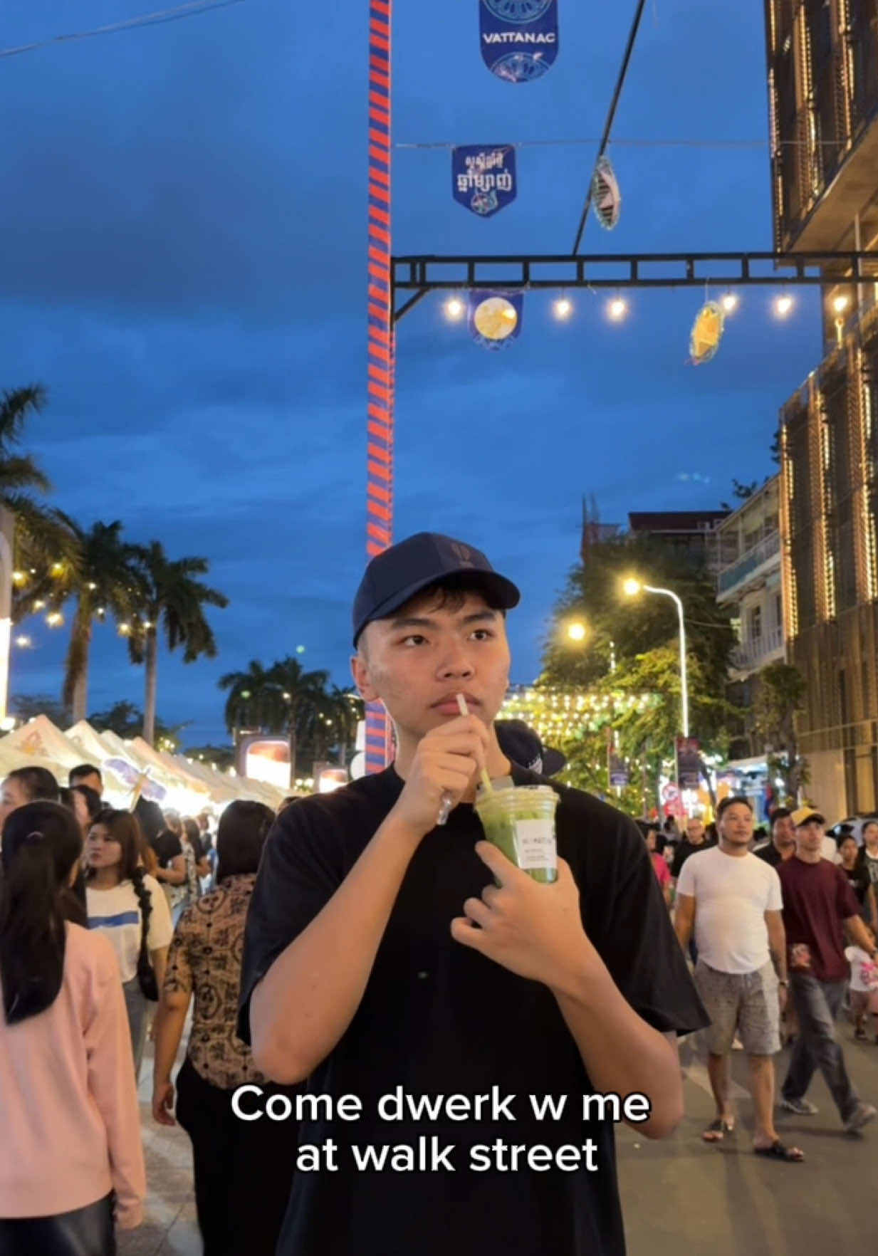 I am d1 walk street walker  #walkstreet #phnompenhcity #fyp #eatingshow #eatwithme 