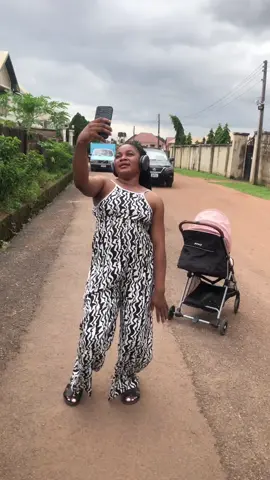 Carelass mother left his baby stroller while dancing on the road part 2 #fyp #videoviral 