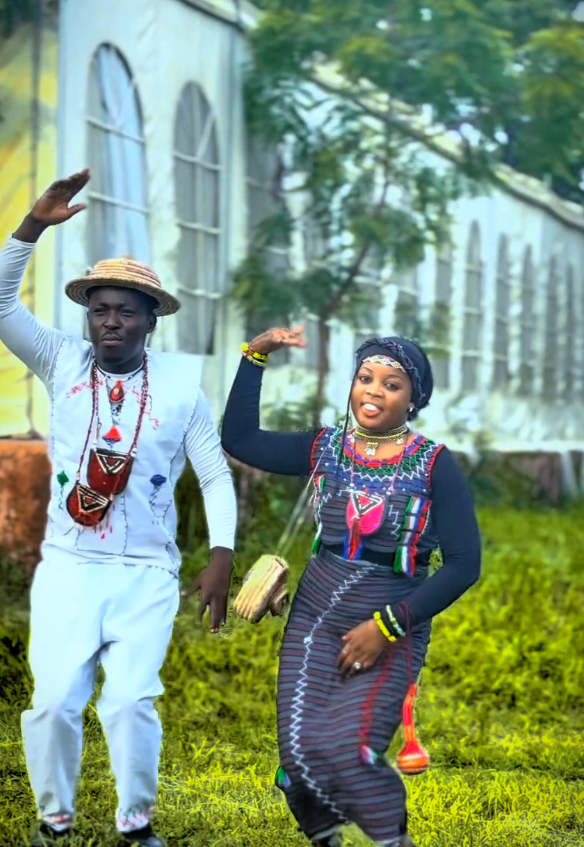 Idan na gama iya wannan rawar to zanyi competition da Michael Jackson! 🤣🤣💃 TSAKAR GIDA 🎵▶️  @docase0 @Hiya Mercy 🦄V.O.A ❤️‍🔥✊ yaushe zamu fita?? 