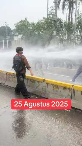 #indonesia #rakyatindonesia #demo25agustus2025digedungdprjakarta #tiktoklive #livehighlights  di tahun ini 2025 Agustus 25 penuh kenangan dan sejarah yang tak terlupakan di hari kemerdekaan Republik Indonesia 🇮🇩🇮🇩🇮🇩