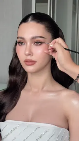 ✨✨✨Glamorous ✨✨✨✨ Hair @thira_hairstyle  Dress @Thames studio & wedding  #thaimakeup #makeuptutorial #makeup #ช่างแต่งหน้าเจ้าสาว #ช่างแต่งหน้า  