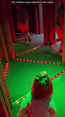 It is best not to run in a mirror maze#funny #funnybaby #mirrormaze #hilarious #Love 