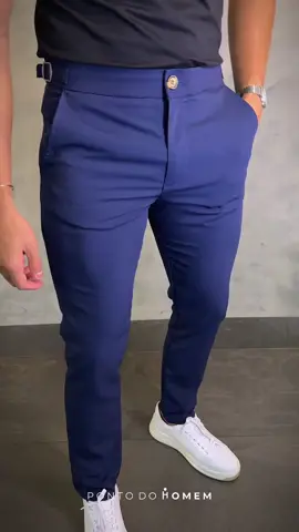 Calça Masculina Alfaiataria Slim Com Regulagem Lateral Estilo Social Elegante ✨ Detalhes do produto: 	•	Modelagem slim moderna 	•	Regulagem lateral ajustável 	•	Tecido de alfaiataria nobre 	•	Confortável e sofisticada 	•	Versátil: combina com camisas sociais e camisetas básicas #CalçaAlfaiataria #EstiloMasculino #LookSocial #ModaMasculina #Elegância 