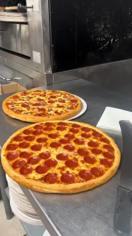 3 pizza one video ! Meat lover , pepperoni and lastly five cheese pizza !  Thank you for the support eveyone!  #vernon #connecticut #familyspizzaandgrinders #fyp #pizza 