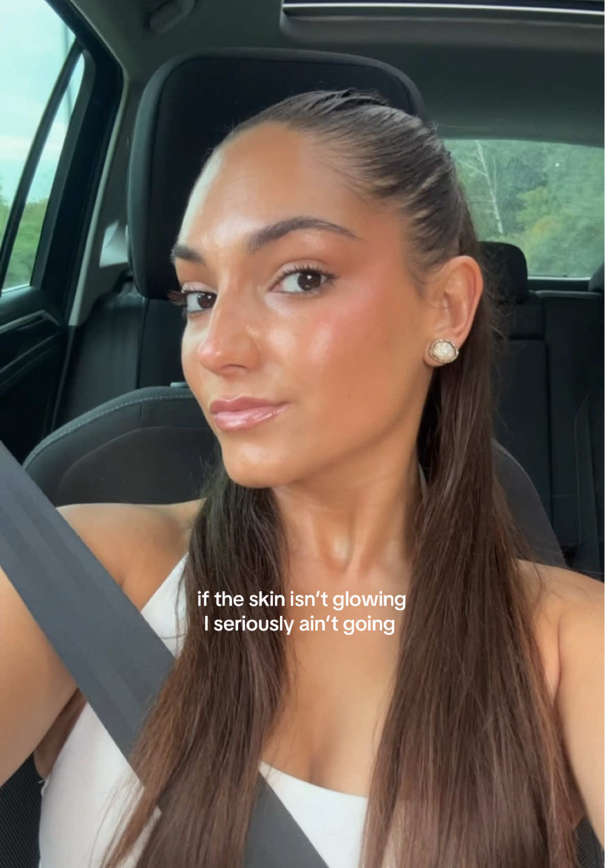 Glass, glazed, glowing skin >>> #glassskin #glowingskincare #skintok #dewyskin #grwmskincare 