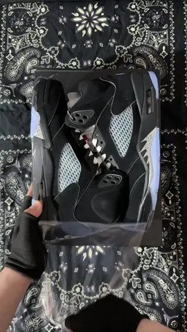 Jordan 5 black metallic reimagined 🙌🏻🔥#fyp #sneakers #streetwear #sneakerhead #goviral 