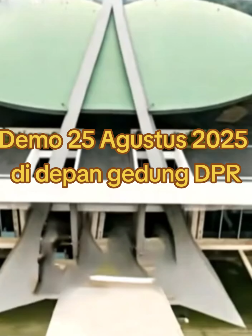 demo 25 Agustus 2025 di depan gedung DPR,...salah satunya perihal gaji DPR yang fantastis #demo25agustus  #indonesia  #dpr 
