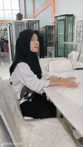 Meja makan 4 kursi 2.100.000 Meja makan 6 kursi 2.700.00 banyak pilihan nya  udah free perakitan  yang mau order bisa lanjut via WA ya kakak 085640562850 #krisnamebel #furniture #perabotanrumahtangga #mejamakan #mejamakanbesi 