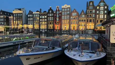 一生至少要来一次的地方～荷兰🇳🇱 · 阿姆斯特丹✨当灯火与运河交织，这座城市的夜晚，美得像一场梦#荷兰#阿姆斯特丹#amsterdam #夜景治愈#一生一定要去一次的地方 