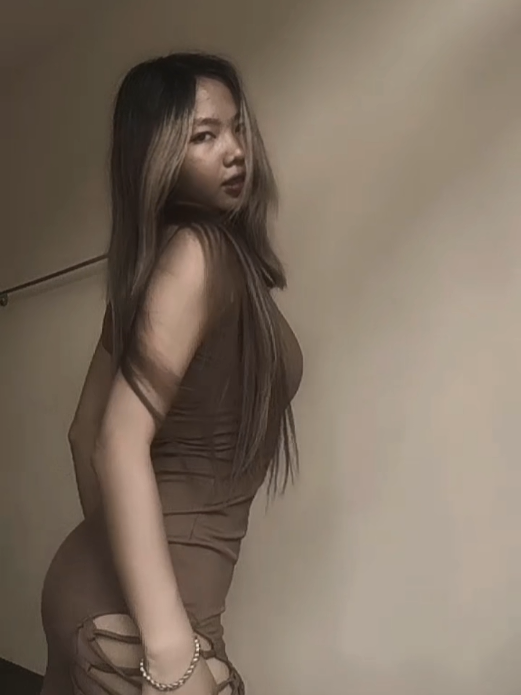 ငွေရှိစရာမလိုဘူးငါထိန်းတာအကုန်လုံးကို ရုပ်ခံနဲ့ အဲ့လယ်