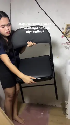 nagtiwala ako sa shop na to kasi ang taas ng rating ng folding chair na to #chair #foldingchair #chairrecommendation #comfychair #chairwithfoam 