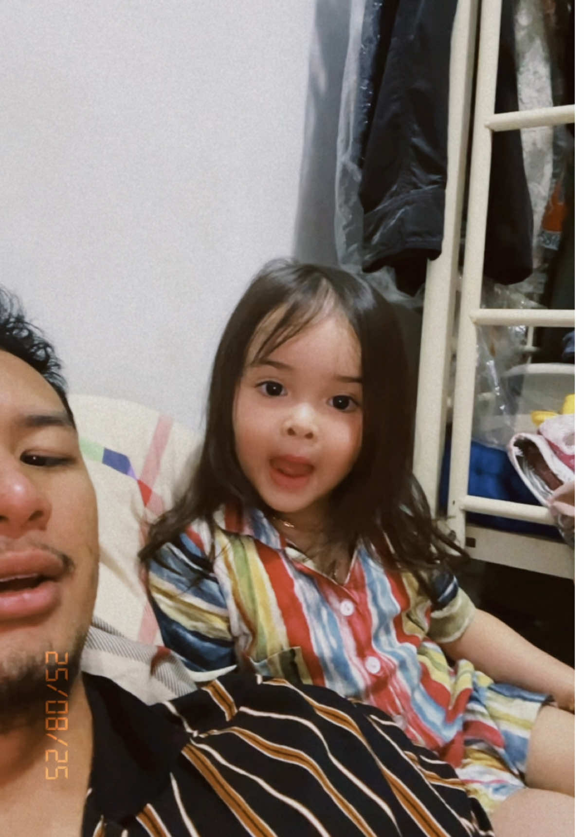 Bed rest di kamar Aleeshaa aja  Dadahh ibuk @Mama Alee 