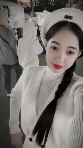 Người ta bảo Đà Lạt là thành phố tình yêu… tiếc là tôi đến đây một mình.”