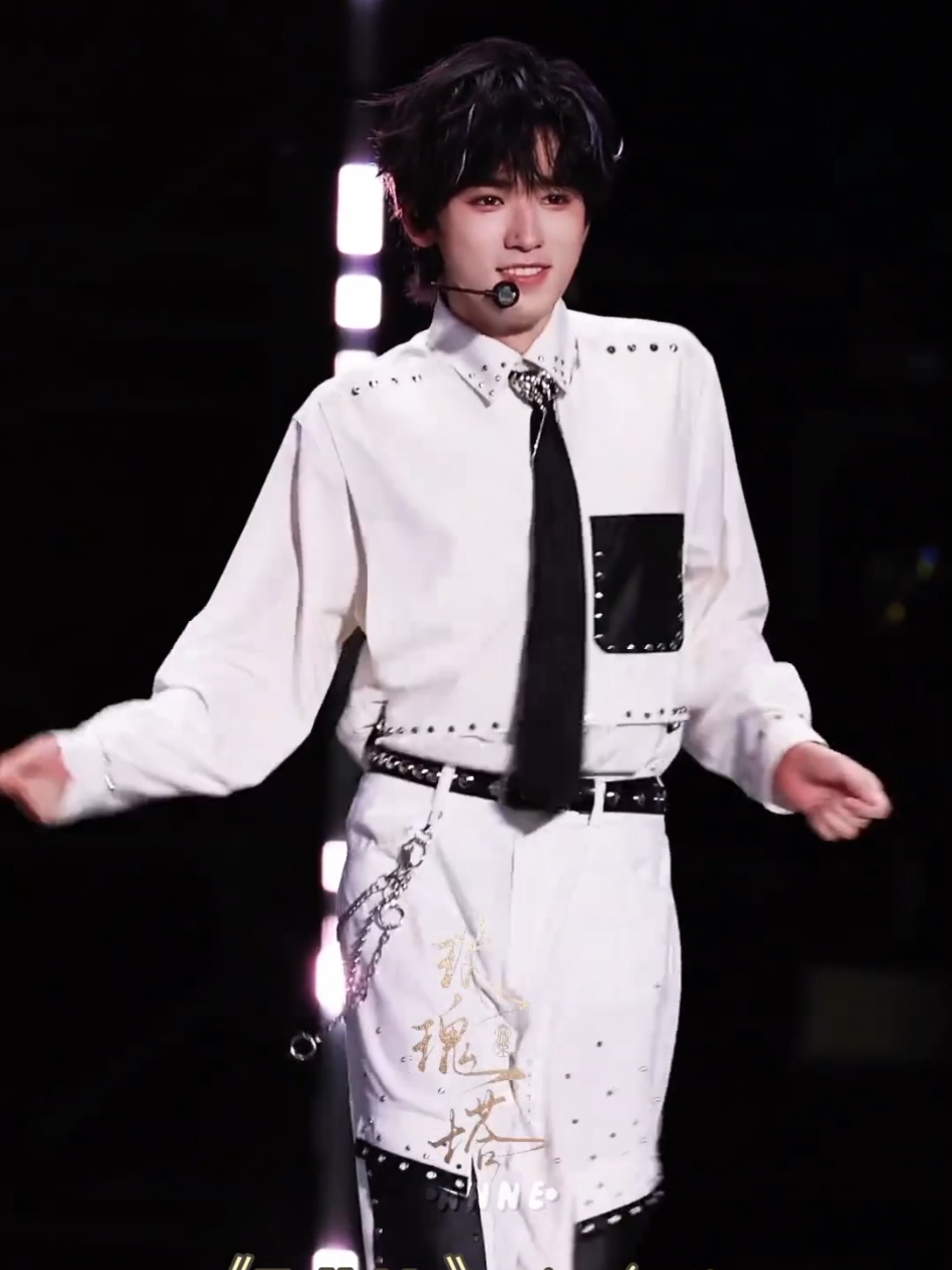 TNT random dance tại concert trạm Thượng Hải day4 #tnt时代少年团 #tntthoidaithieuniendoan #xuhuong 
