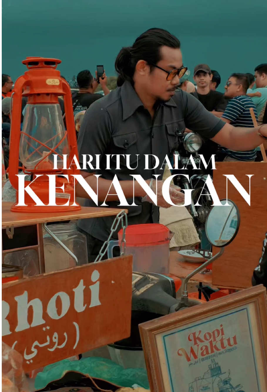 Hari Itu Dalam Kenangan . #70sdressup #70s #70sfashion #70svibes #70svintageclothing #70svintage #babahkugaya70an #70sstyle #80an #mengamitmemori #80s #northernretro70s #vintage #ffyp #fyp #suasanakampung #kampunghalaman #YanKedahDarulAman #UluSedakaYanKedah #kenanganmengusikjiwa #kopiwaktu #kopiwaktuulusedaka #kopidulu #yankedah #ulusedaka #kopidulubarukamu  #tahunmelawatkedah2025 #tourismkedah 
