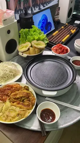 Combo mưa gió + bếp nướng tại nhà thì còn gì bằng ạa 🥳 #homnayangi#comnha2nguoi#viral#xh#fyp