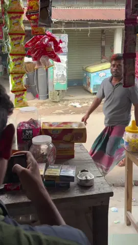 চার দিকে নজর রাখবেন #funny #comedia #viral_faruk4923_tiktok_official #foryou #trending 