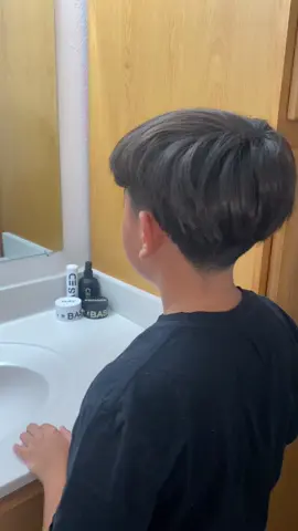 Es que ya es un niño grande 🥹 #basedbodyworks #texturedhair #texturizingpowder #styling 